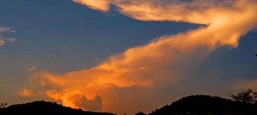最美夕阳红吃瓜,揭秘最美夕阳红的甜蜜与欢乐