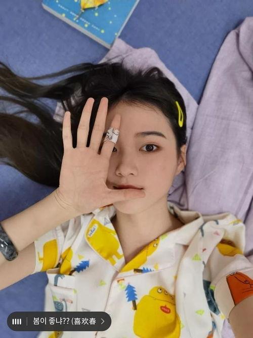 南宁自拍的网红小姐姐,镜头下的时尚风采