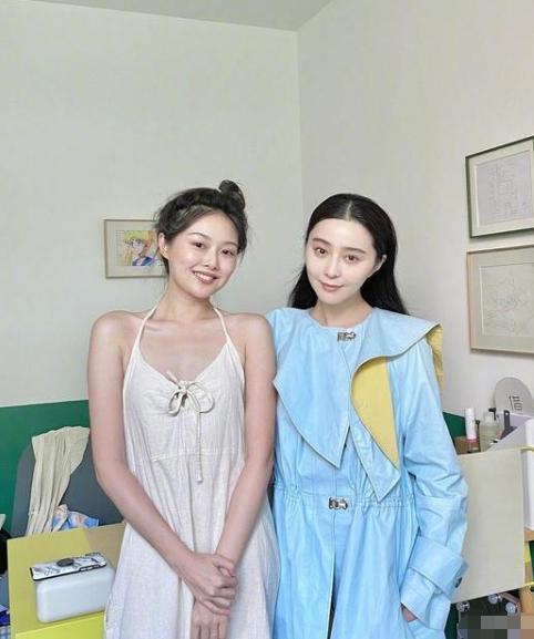 果丹皮和陆鸣网红合影,甜蜜瞬间引网友热议