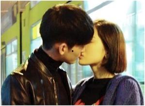 明星公开恋情照片,甜蜜瞬间定格成永恒