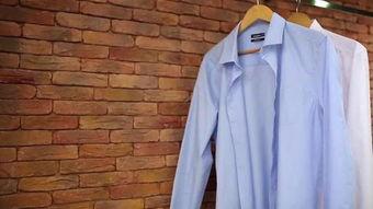 明星衬衫怎么扎扣子,衬衫扣子新潮流，如何扎出时尚感